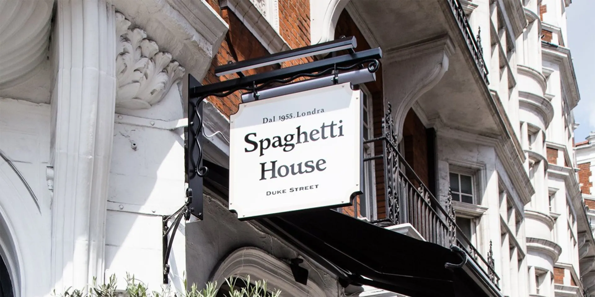 Photo of lighting spaghetti house restaurant