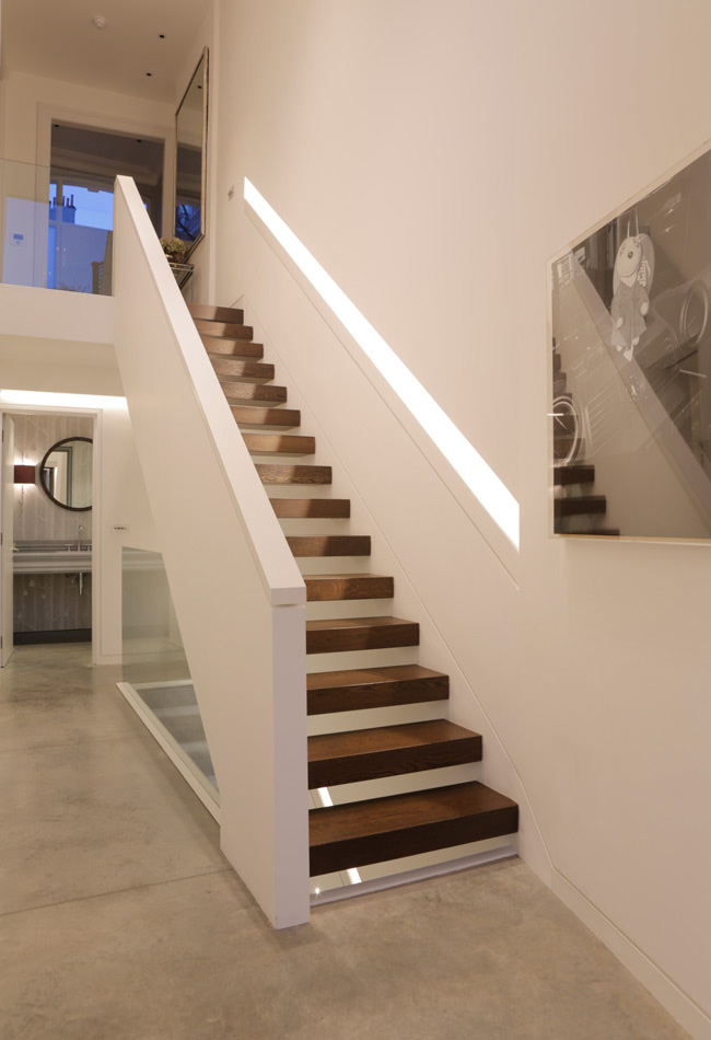 holland-park-home-stairway-lighting