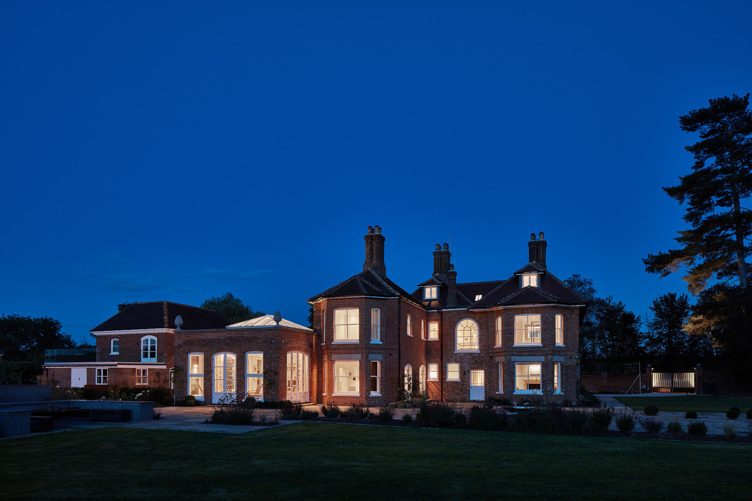 photo demonstrating LDS Supply's integrated lighting design and supply services