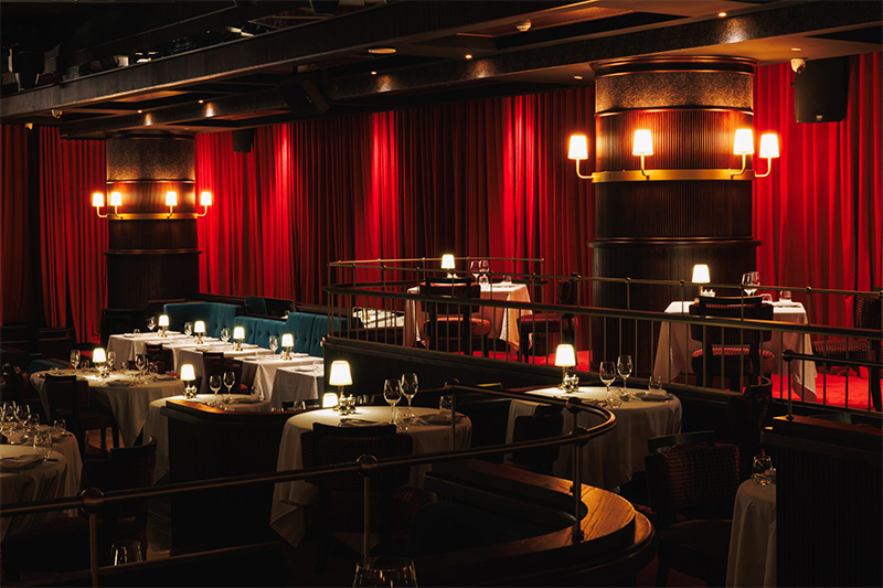 photo of warm restaurant lighting using quality light bulbs and fittings